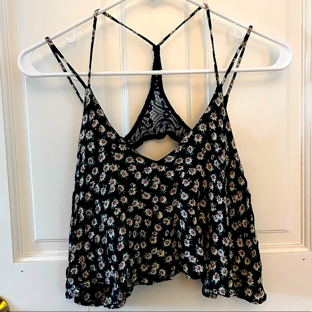 🌸 Floral, flowy cropped top